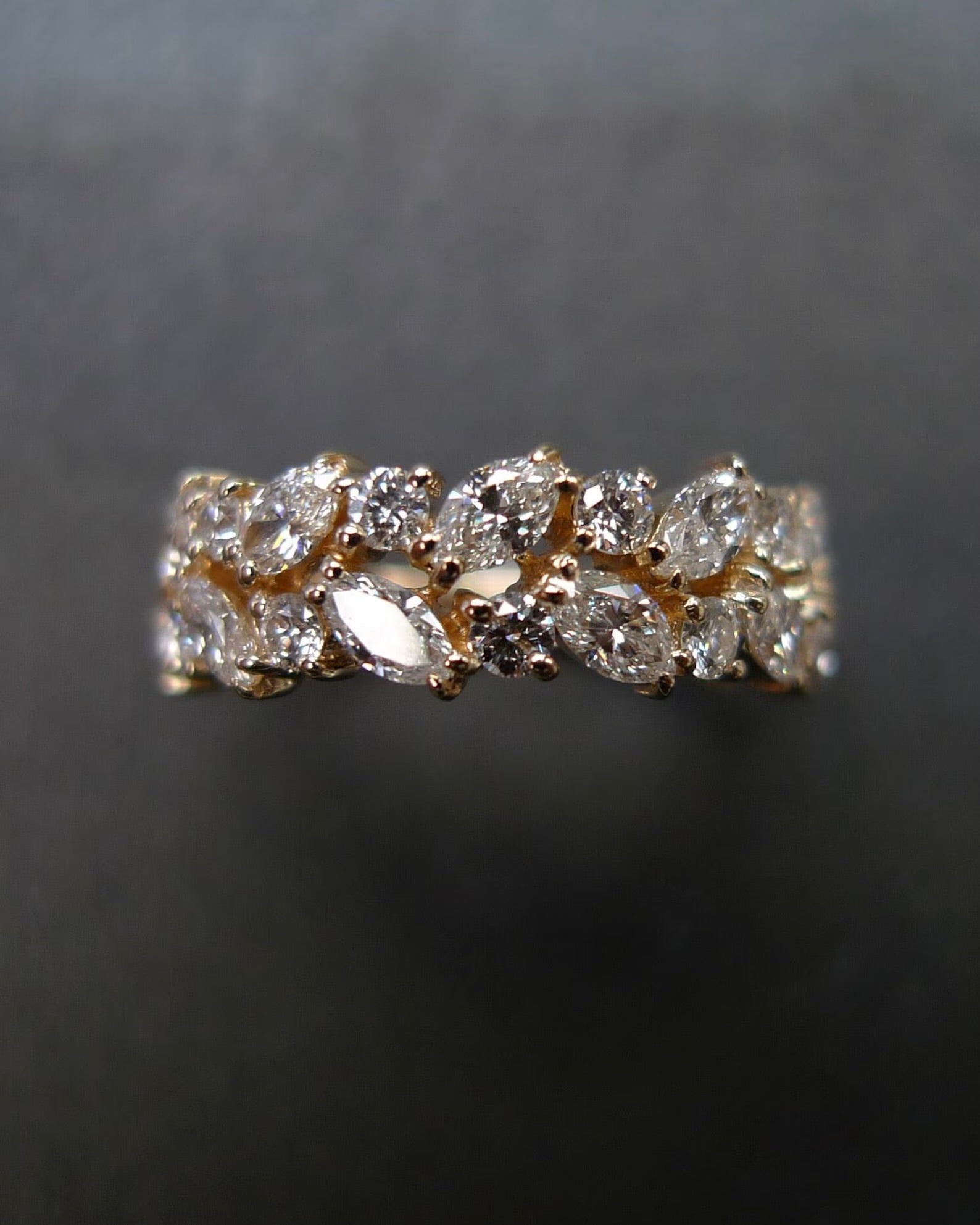 HN Jewelry half eternity ring in yellow gold with alternating marquise and round brilliant cut diamonds