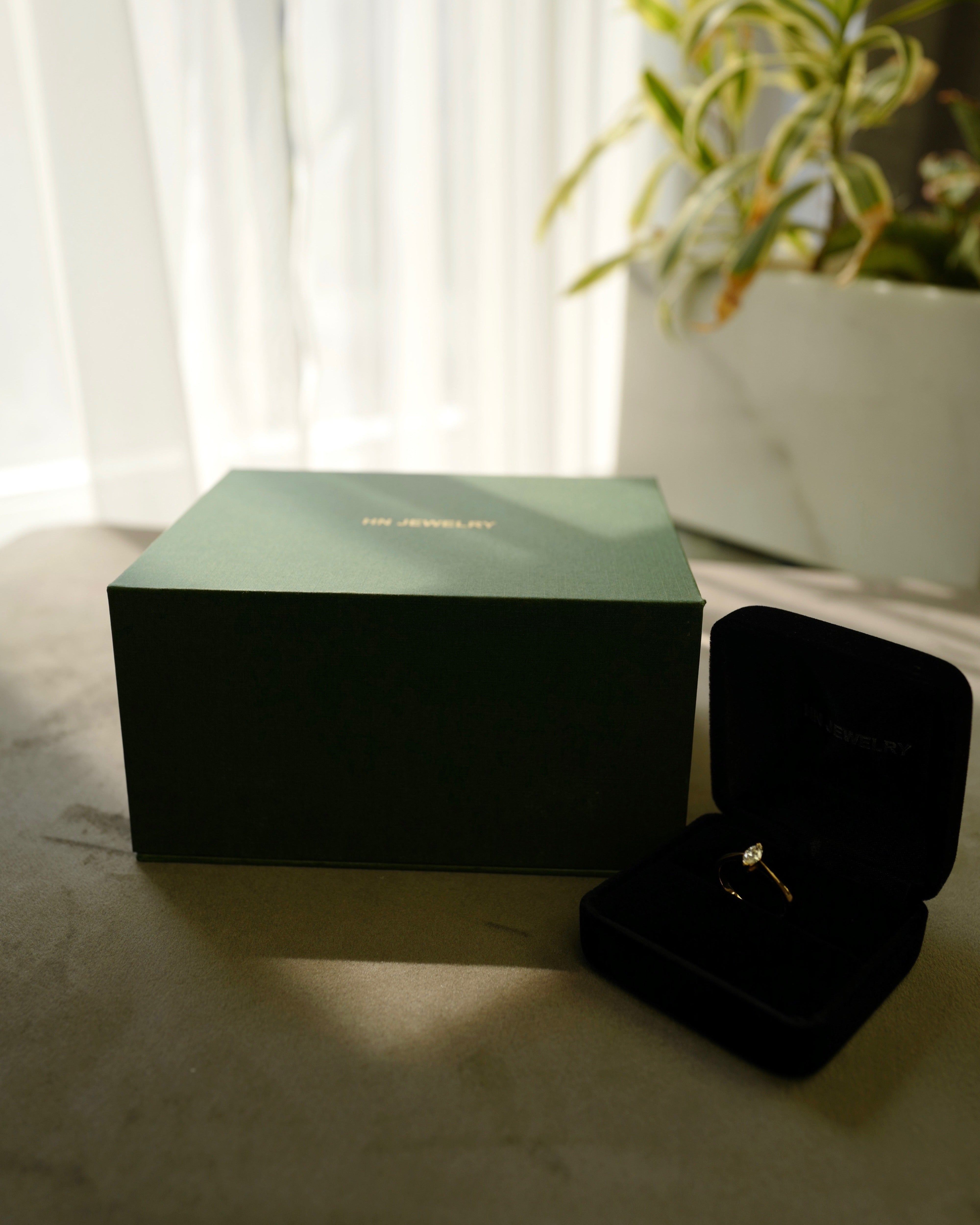 Blue Sapphire and Diamond Ring in White Gold - HN JEWELRY