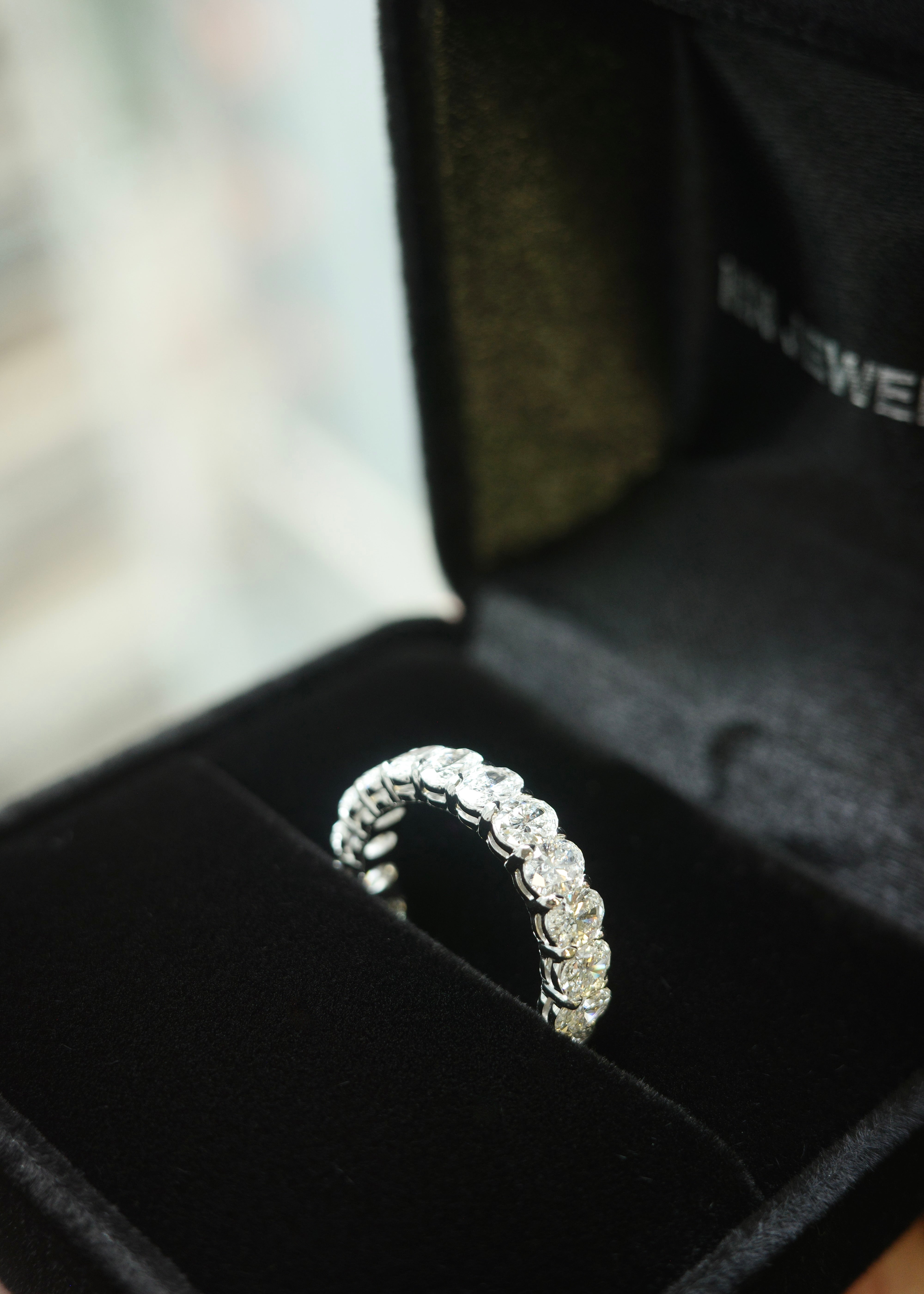 HN Jewelry packaging box with oval diamond full eternity ring in white gold
