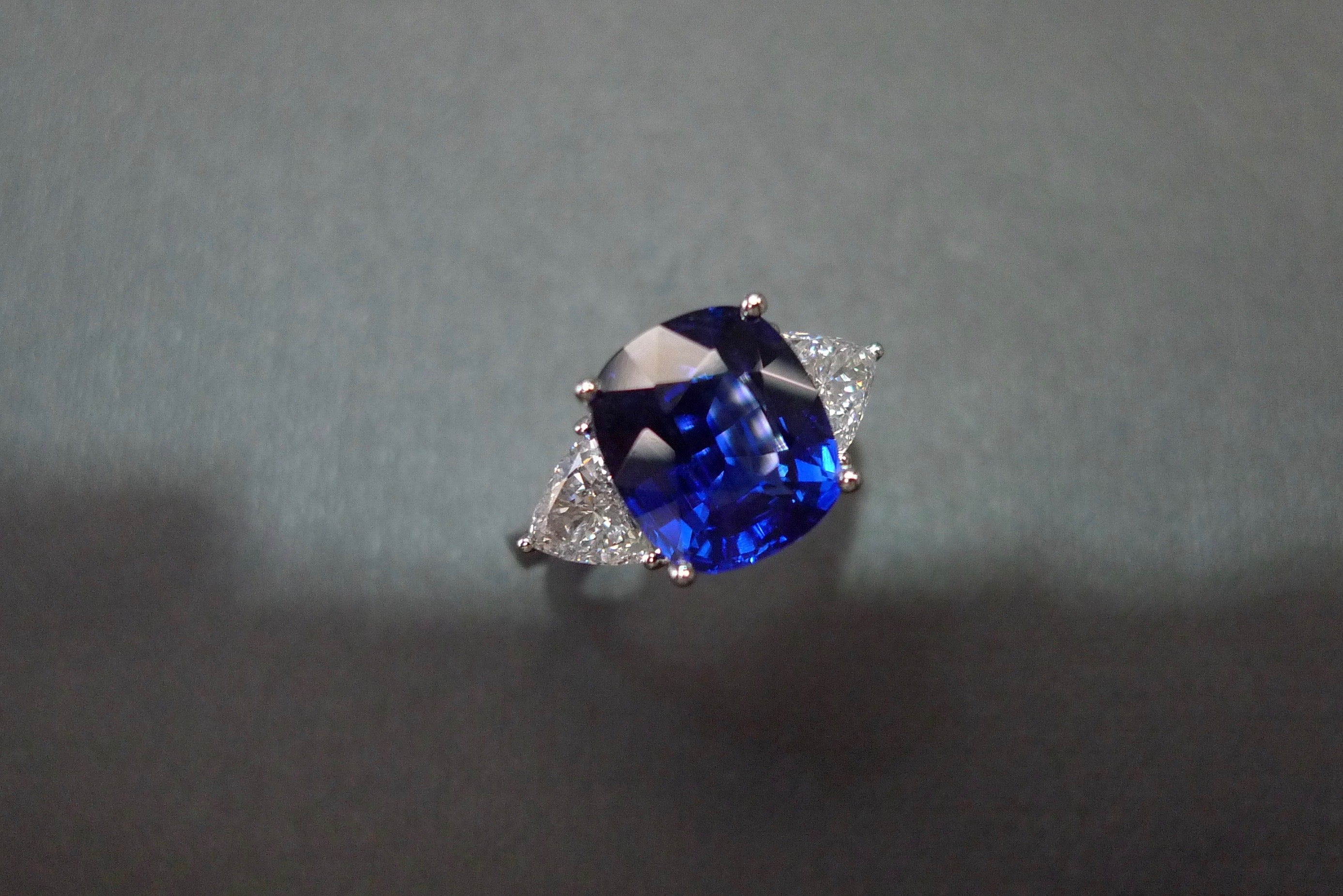 Cushion Cut Blue Sapphire and Triangle Cut Diamond Ring - HN JEWELRY
