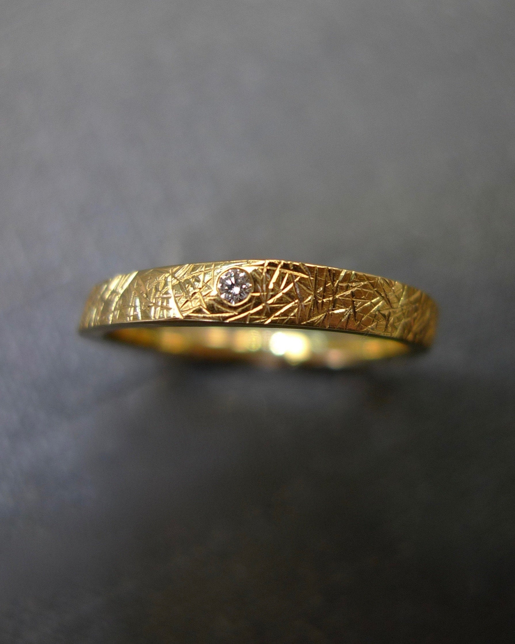 Hand Carved Diamond Wedding Ring in 18K Yellow Gold - HN JEWELRY
