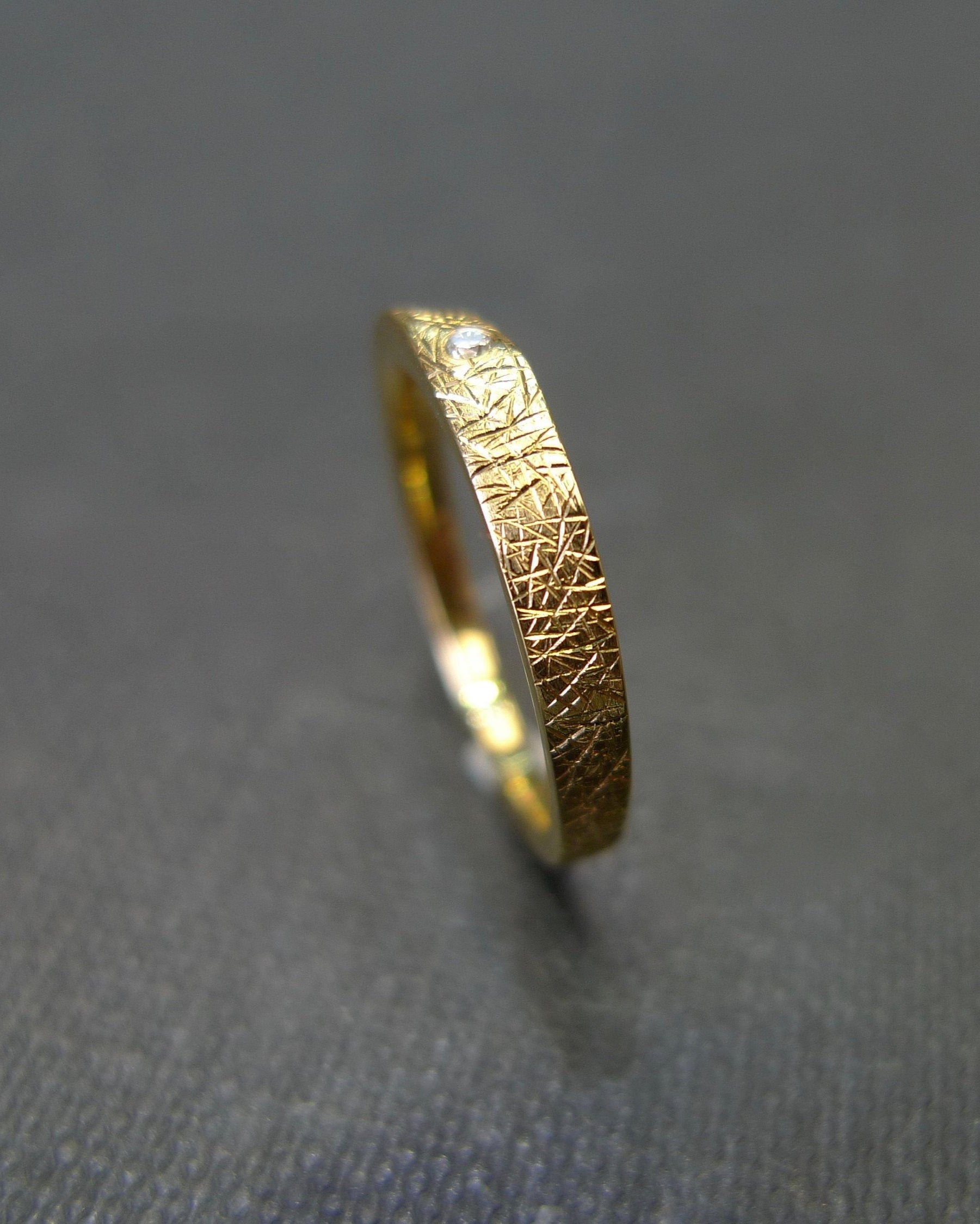 Hand Carved Diamond Wedding Ring in 18K Yellow Gold - HN JEWELRY