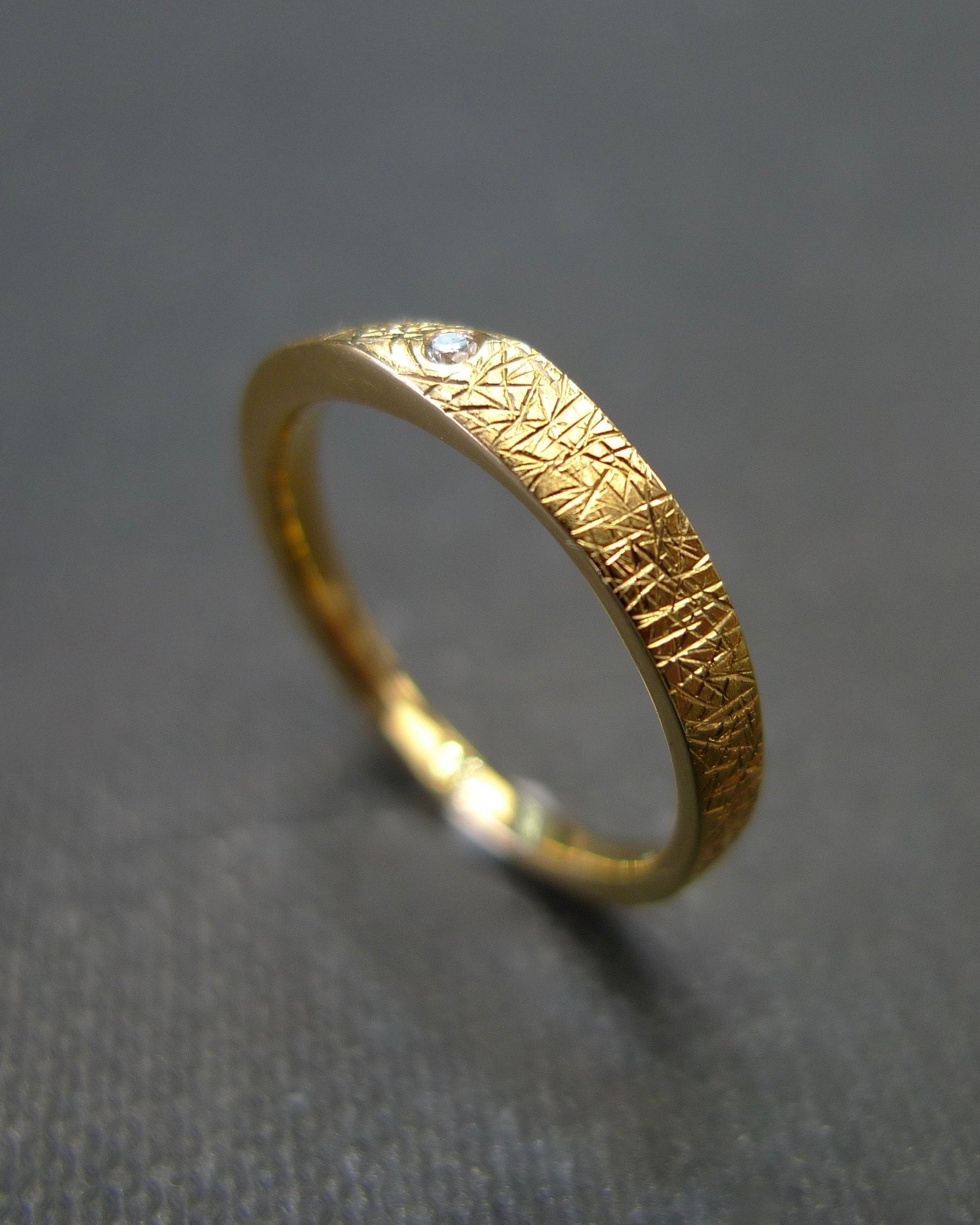 Hand Carved Diamond Wedding Ring in 18K Yellow Gold - HN JEWELRY