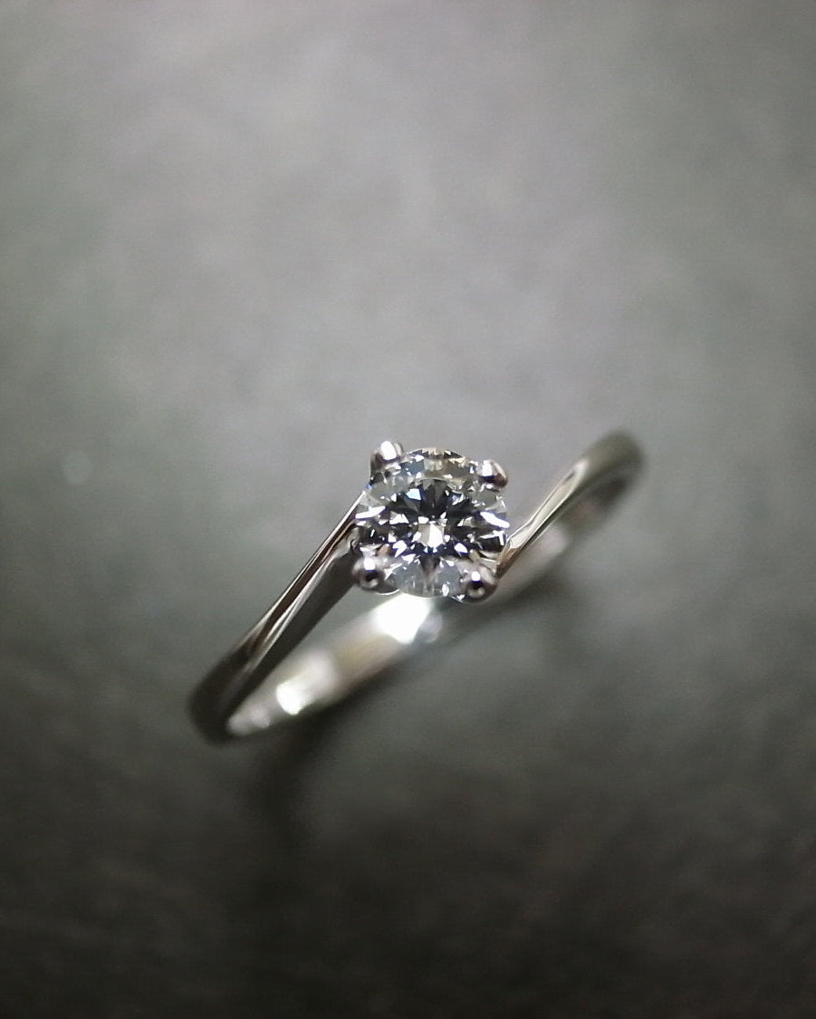 Solitaire Diamond Twist Engagement Ring in 18K White Gold - HN JEWELRY