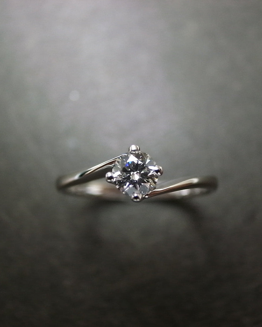 Solitaire Diamond Twist Engagement Ring in 18K White Gold - HN JEWELRY