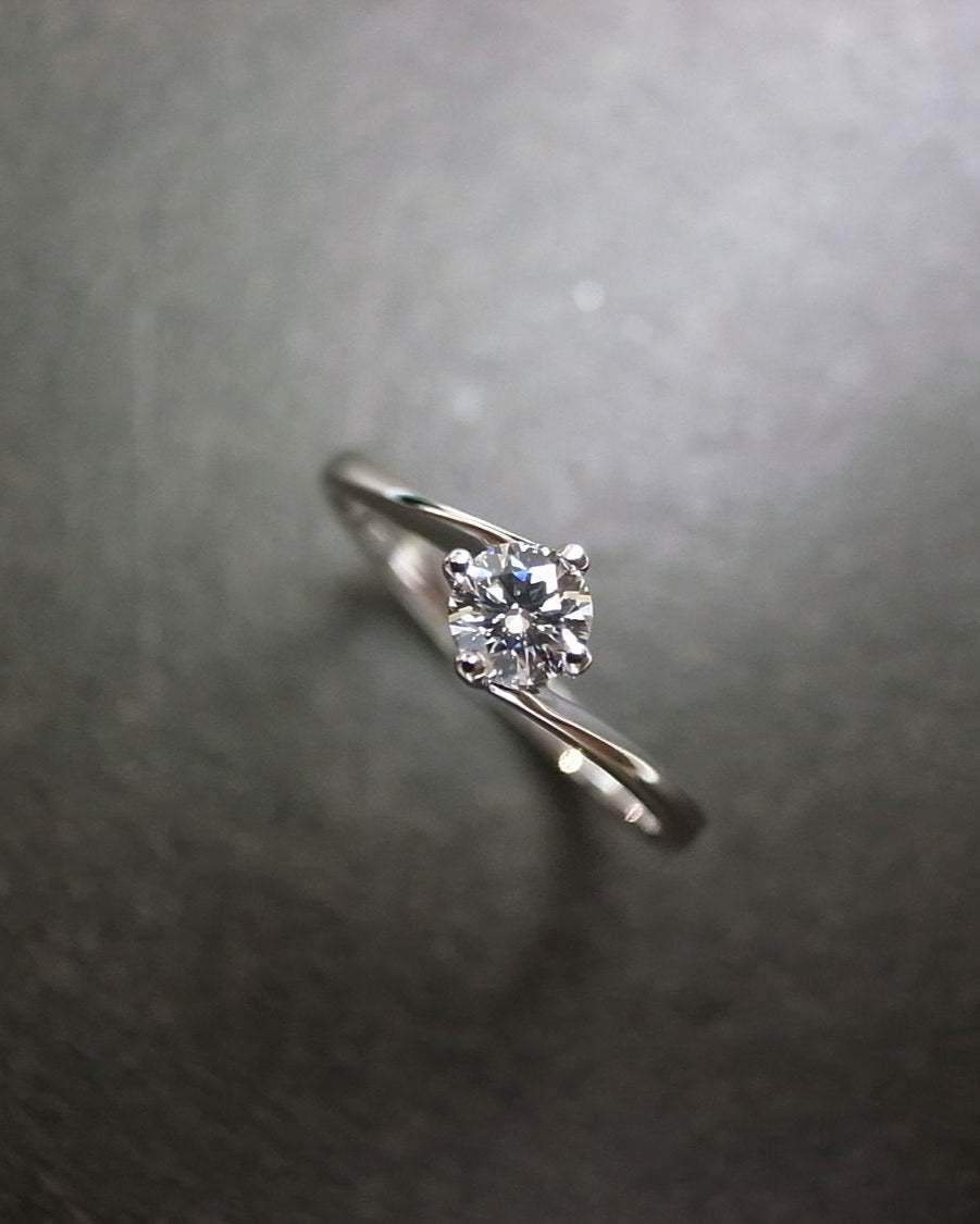 Solitaire Diamond Twist Engagement Ring in 18K White Gold - HN JEWELRY