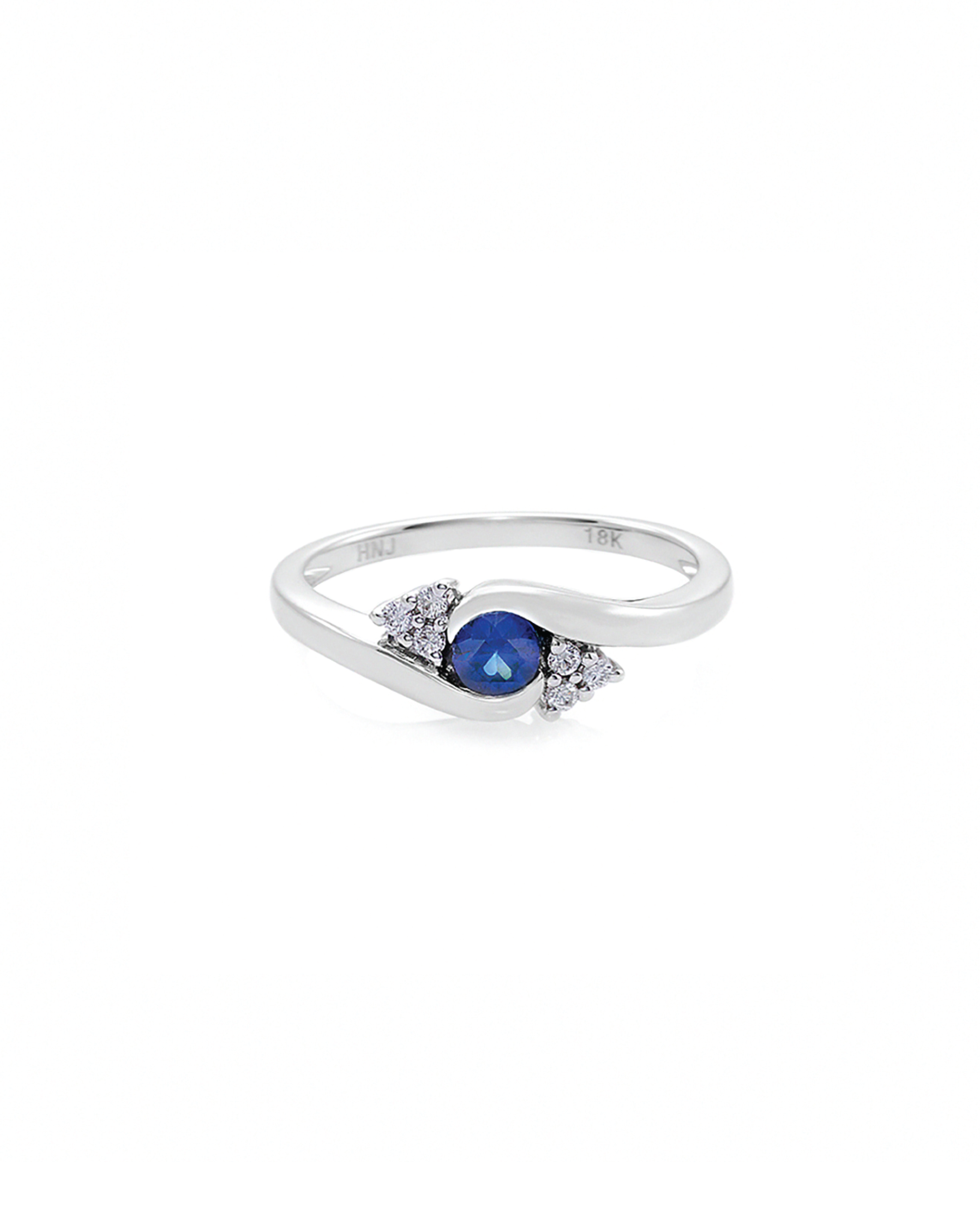 Blue sapphire and diamond ring in 14K solid white gold