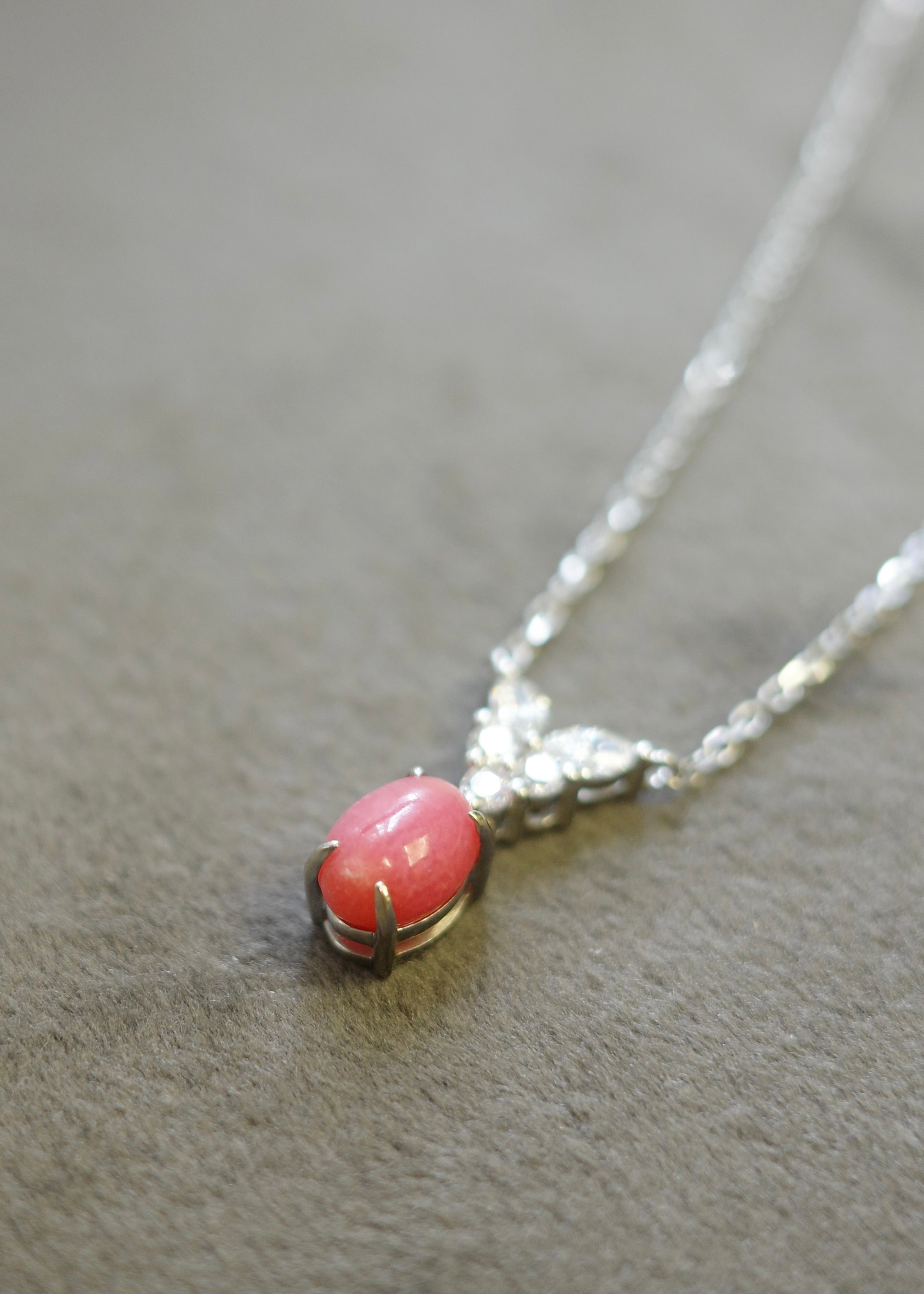 Elegant conch pearl pendant necklace in white gold with diamond accents