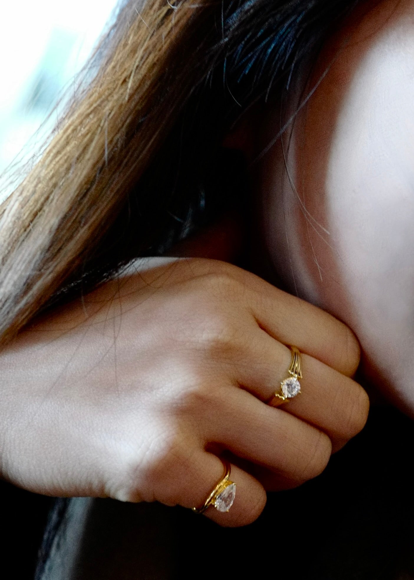 Elegant round diamond engagement ring in yellow gold