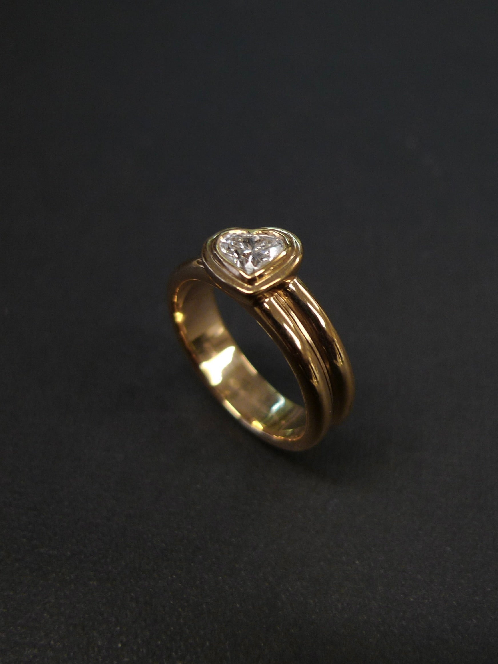 elegant heart-shaped diamond gold ring