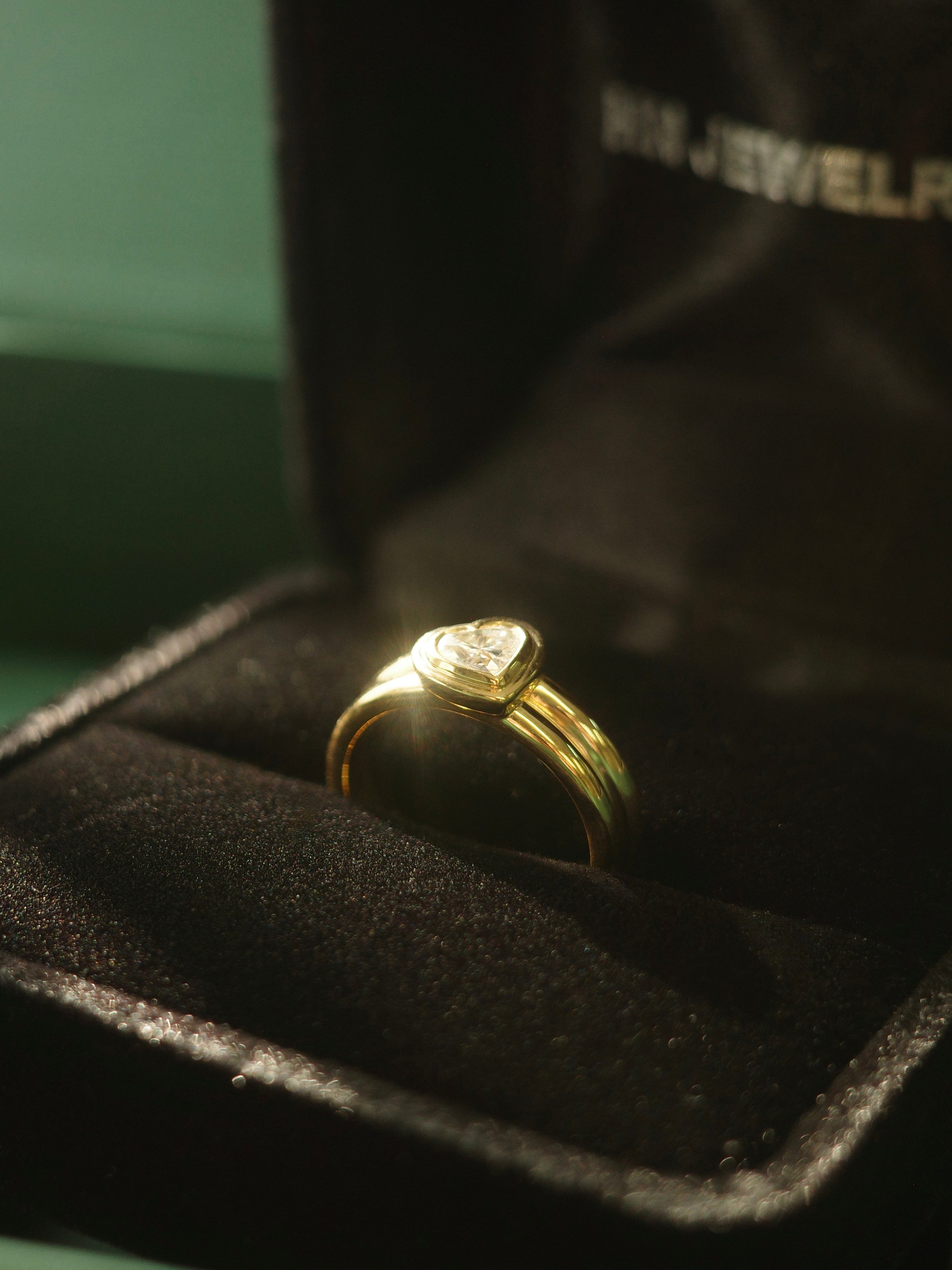 0.50ct heart-shaped diamond signet ring in yellow gold
