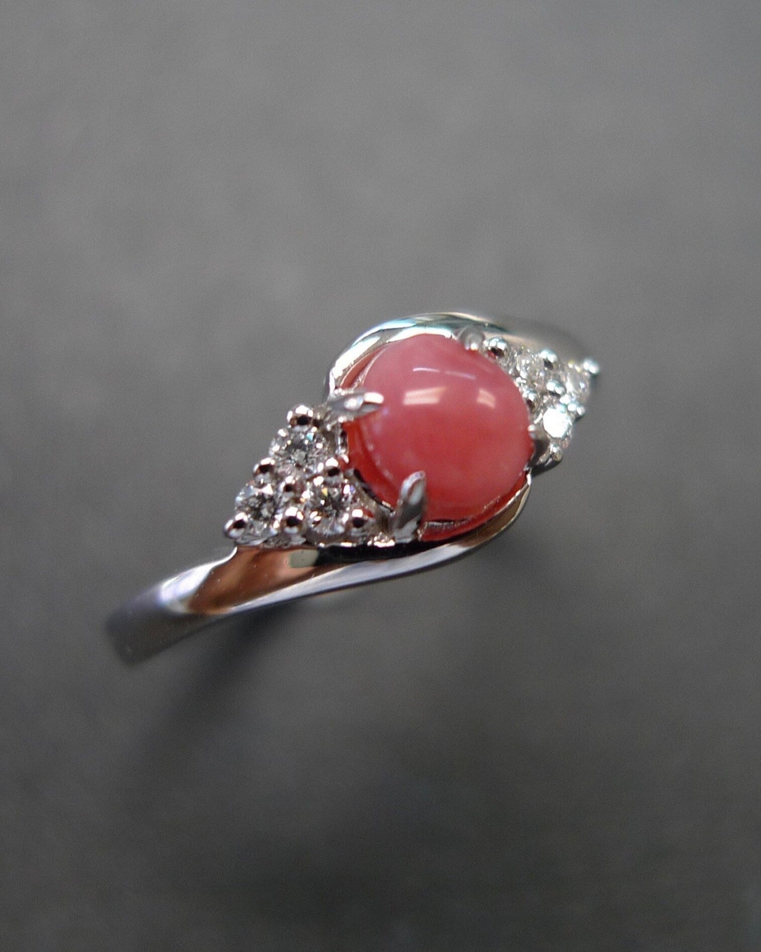 Conch Pearl and Diamond Ring in White Gold - HN JEWELRY