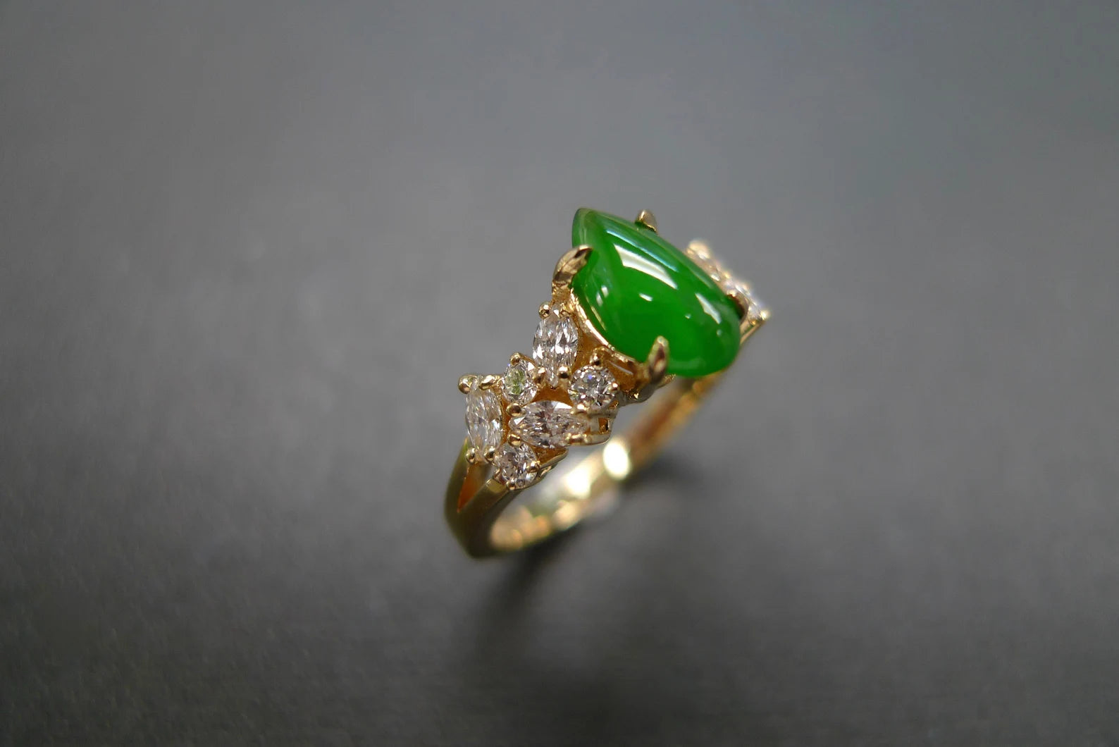 Certified Pear Shape Green Jade and Diamond Ring in Yellow Gold - HN JEWELRY