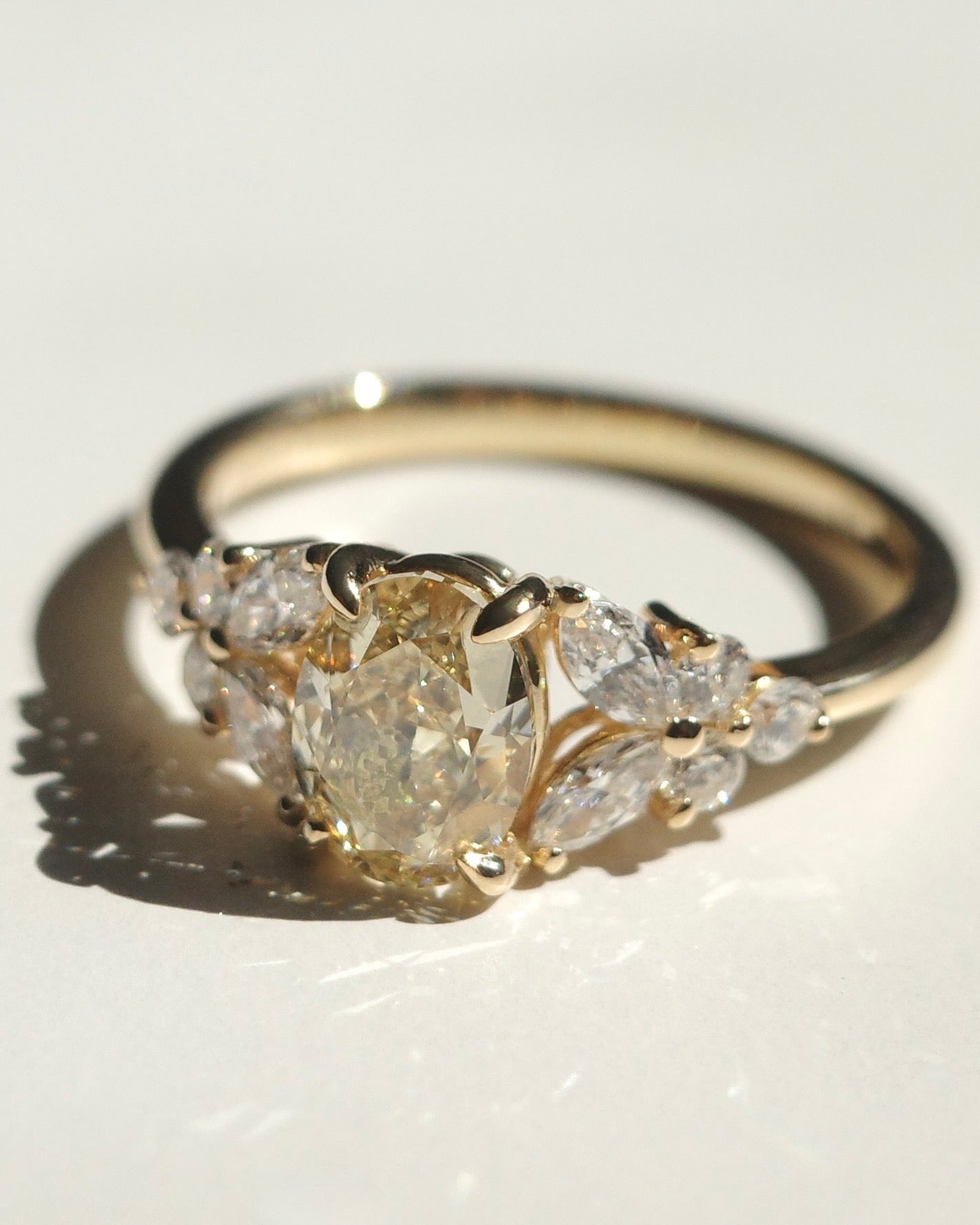 Gold ring with oval yellow diamonds 