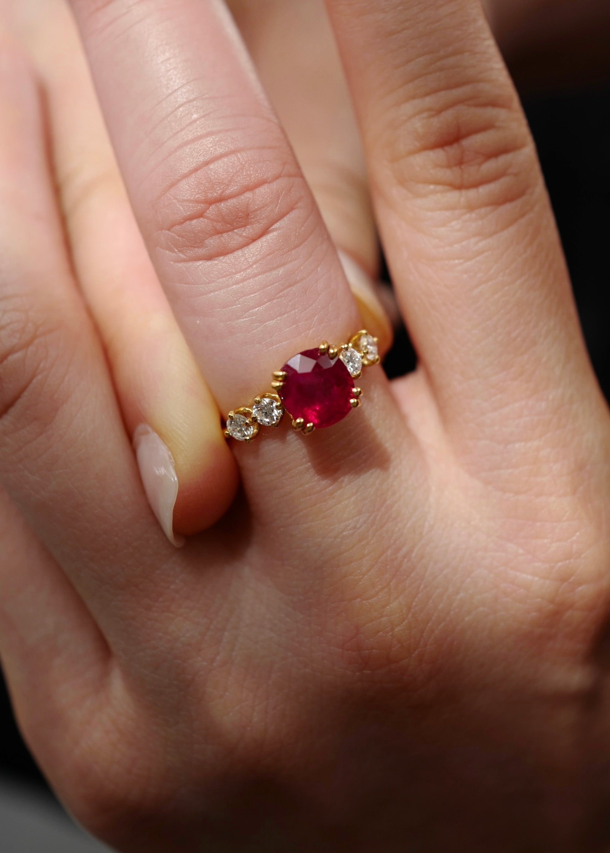 Burma Pigeon Blood Vivid Red Ruby ring in yellow gold with round brilliant diamonds