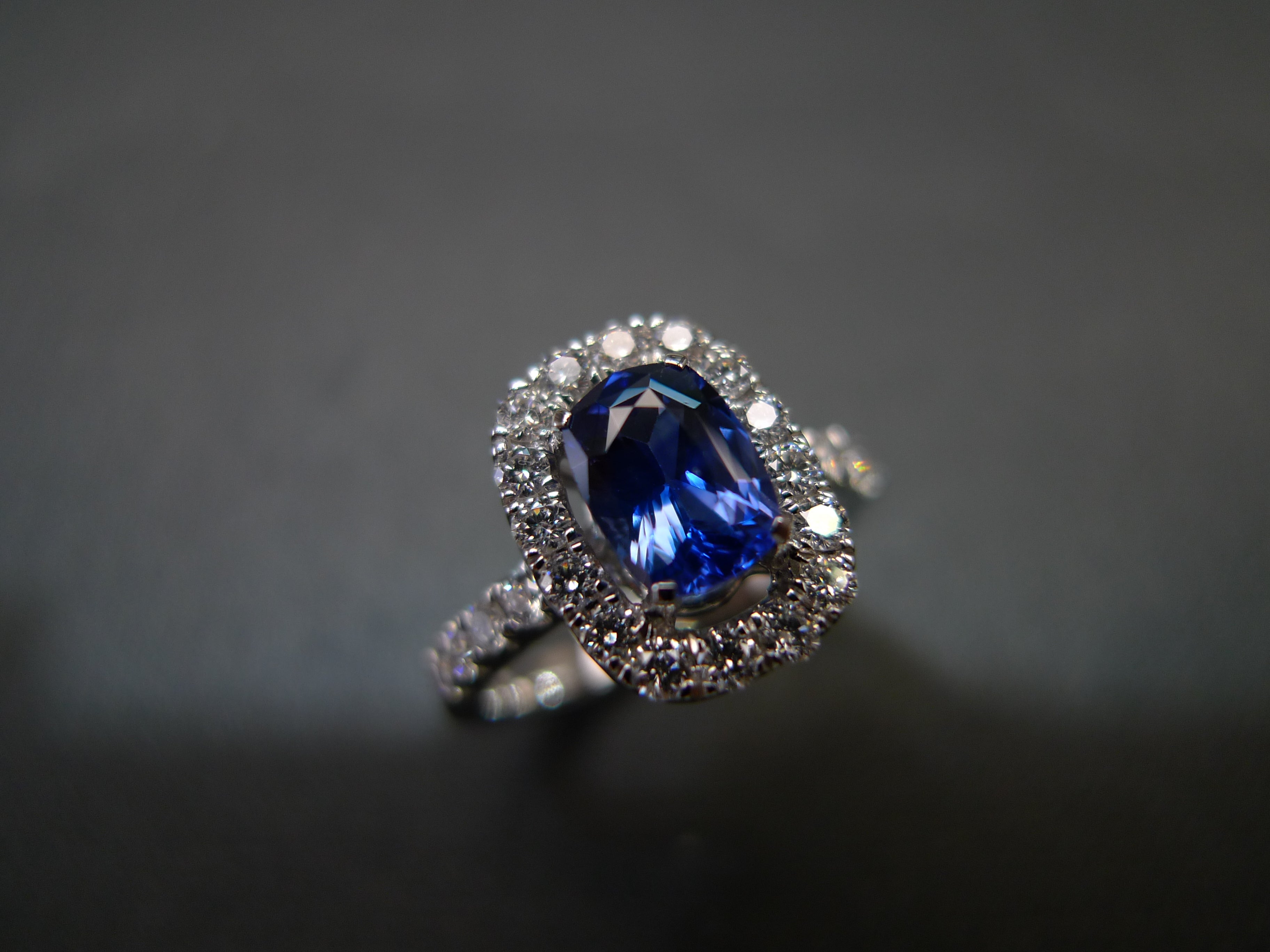 Cushion Cut Blue Sapphire & Diamond Ring in 18K White Gold - HN JEWELRY