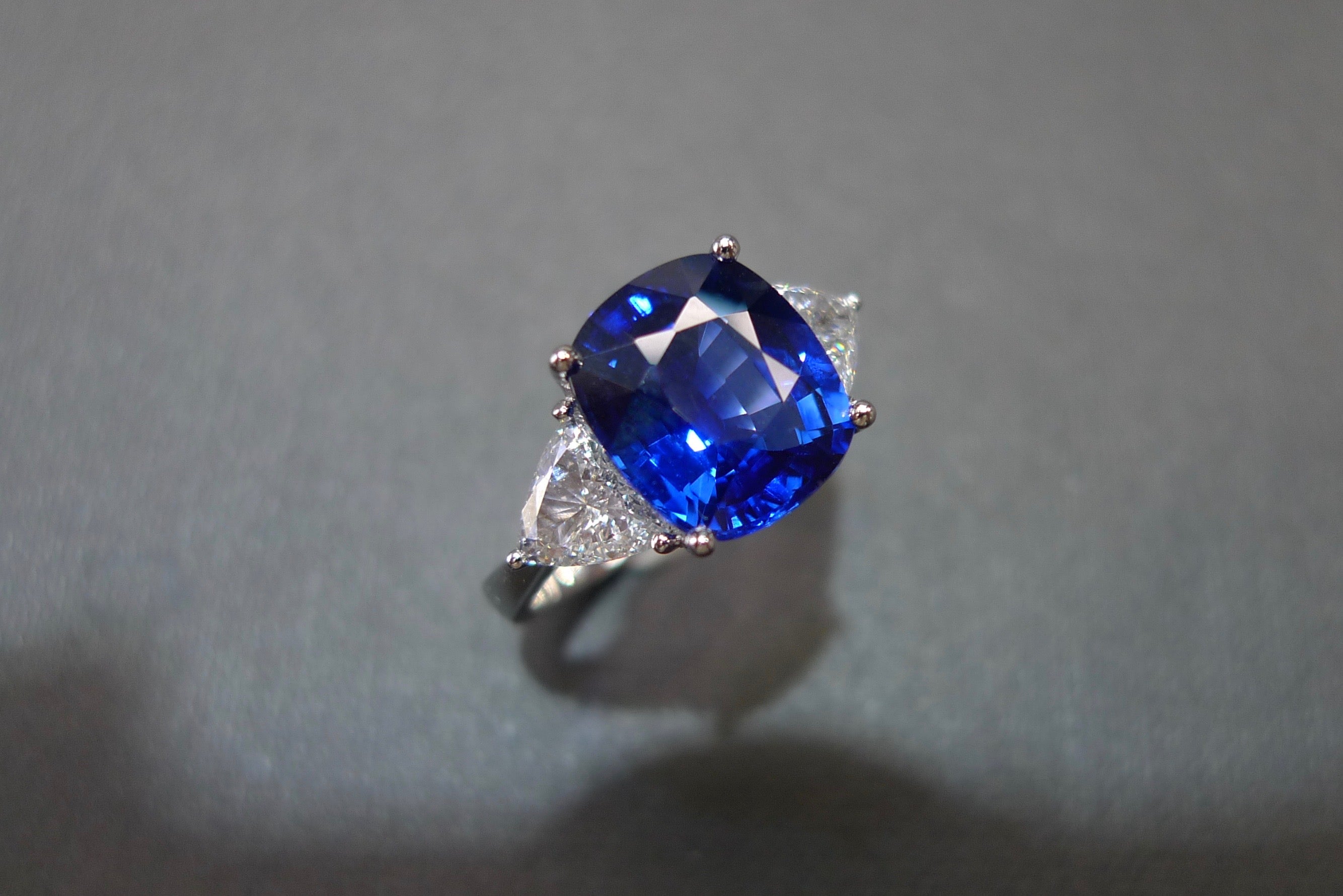 Cushion Cut Blue Sapphire and Triangle Cut Diamond Ring - HN JEWELRY