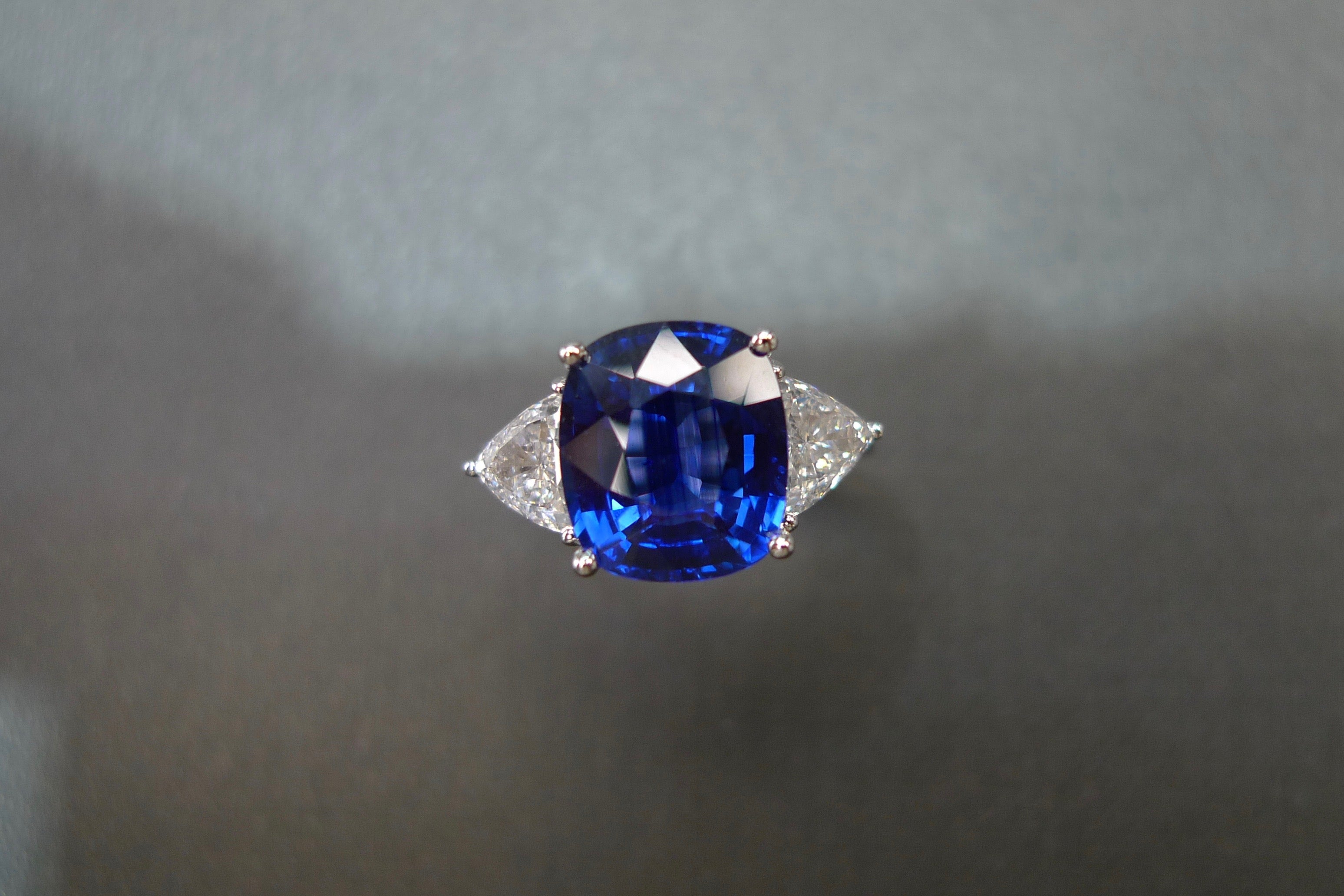 Cushion Cut Blue Sapphire and Triangle Cut Diamond Ring - HN JEWELRY
