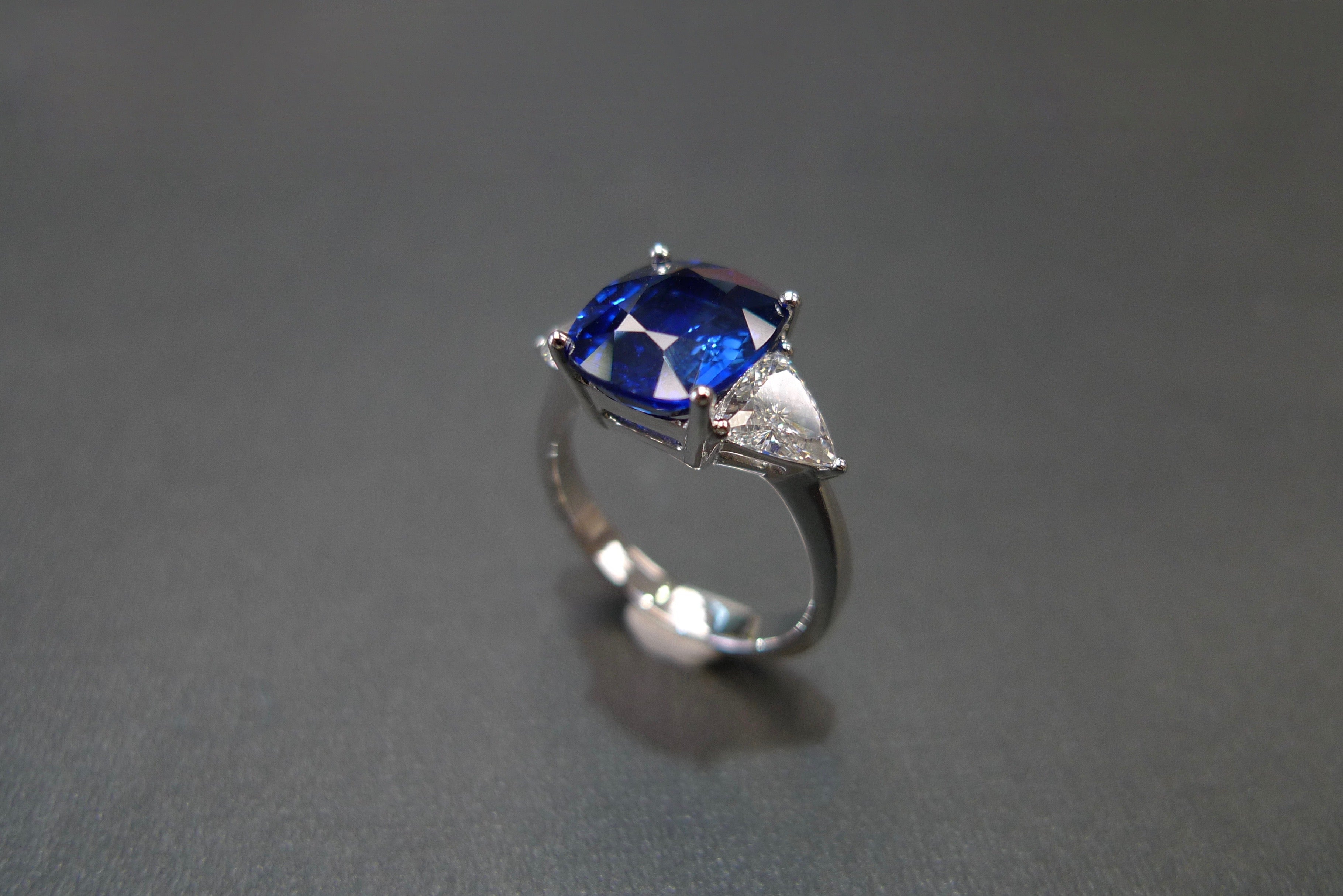 Cushion Cut Blue Sapphire and Triangle Cut Diamond Ring - HN JEWELRY