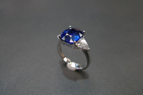 Cushion Cut Blue Sapphire and Triangle Cut Diamond Ring - HN JEWELRY