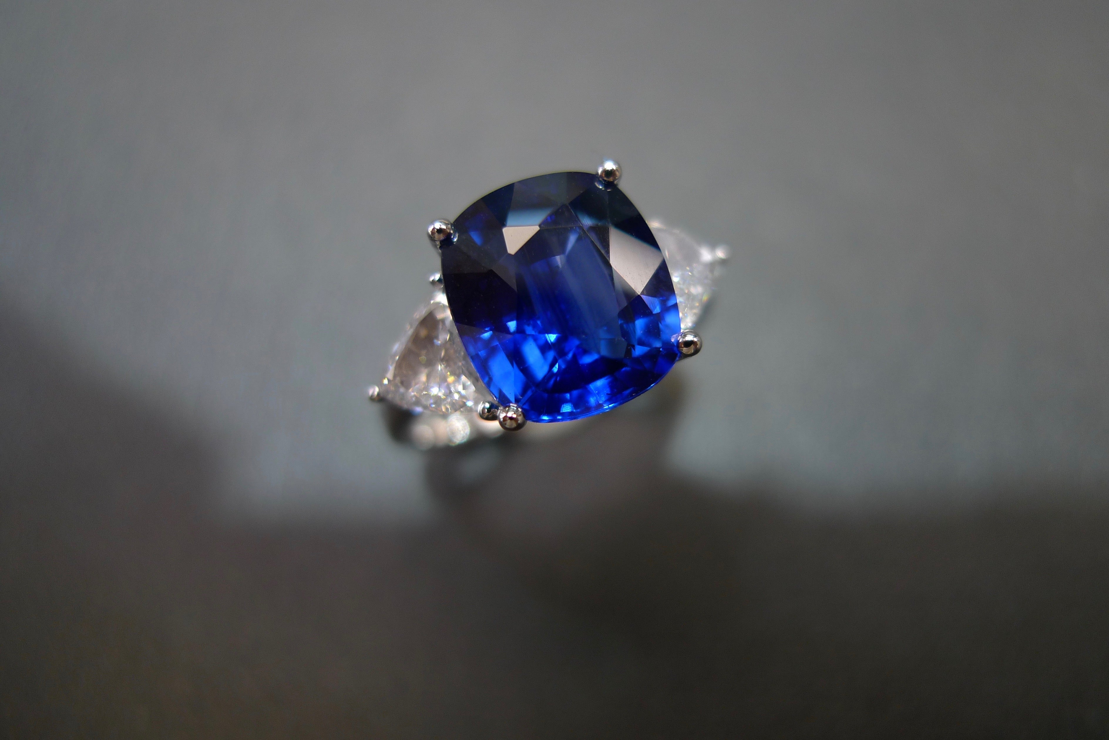 Cushion Cut Blue Sapphire and Triangle Cut Diamond Ring - HN JEWELRY