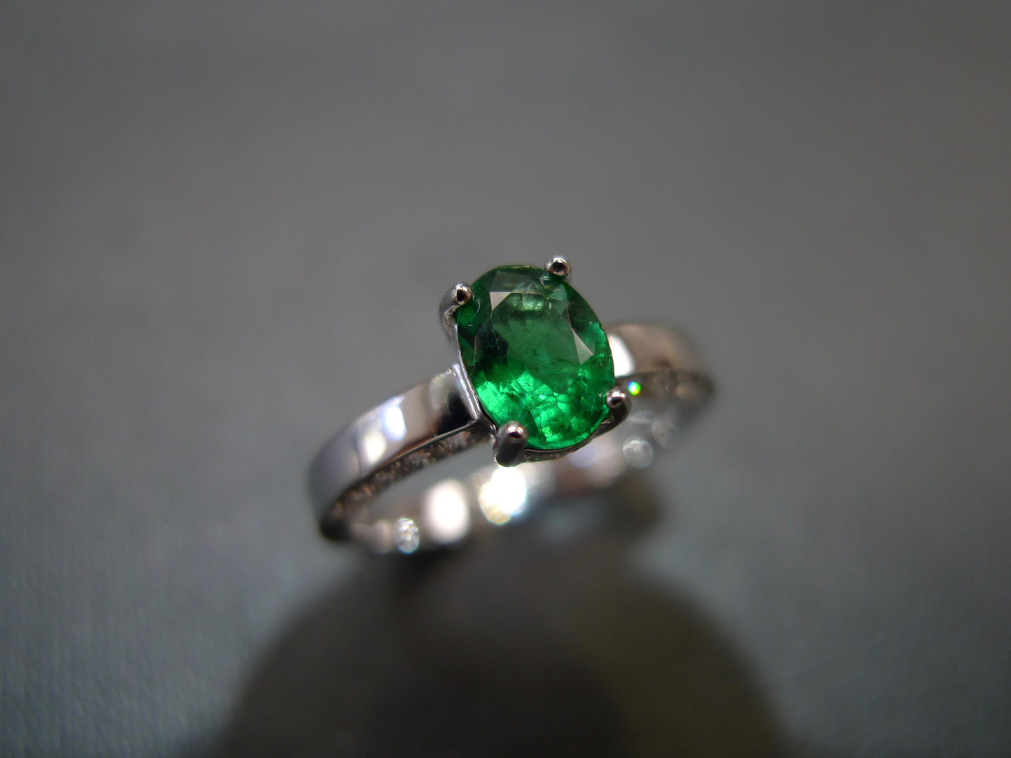 Oval Shape Emerald and Diamond Ring in 18K White Gold - HN JEWELRY