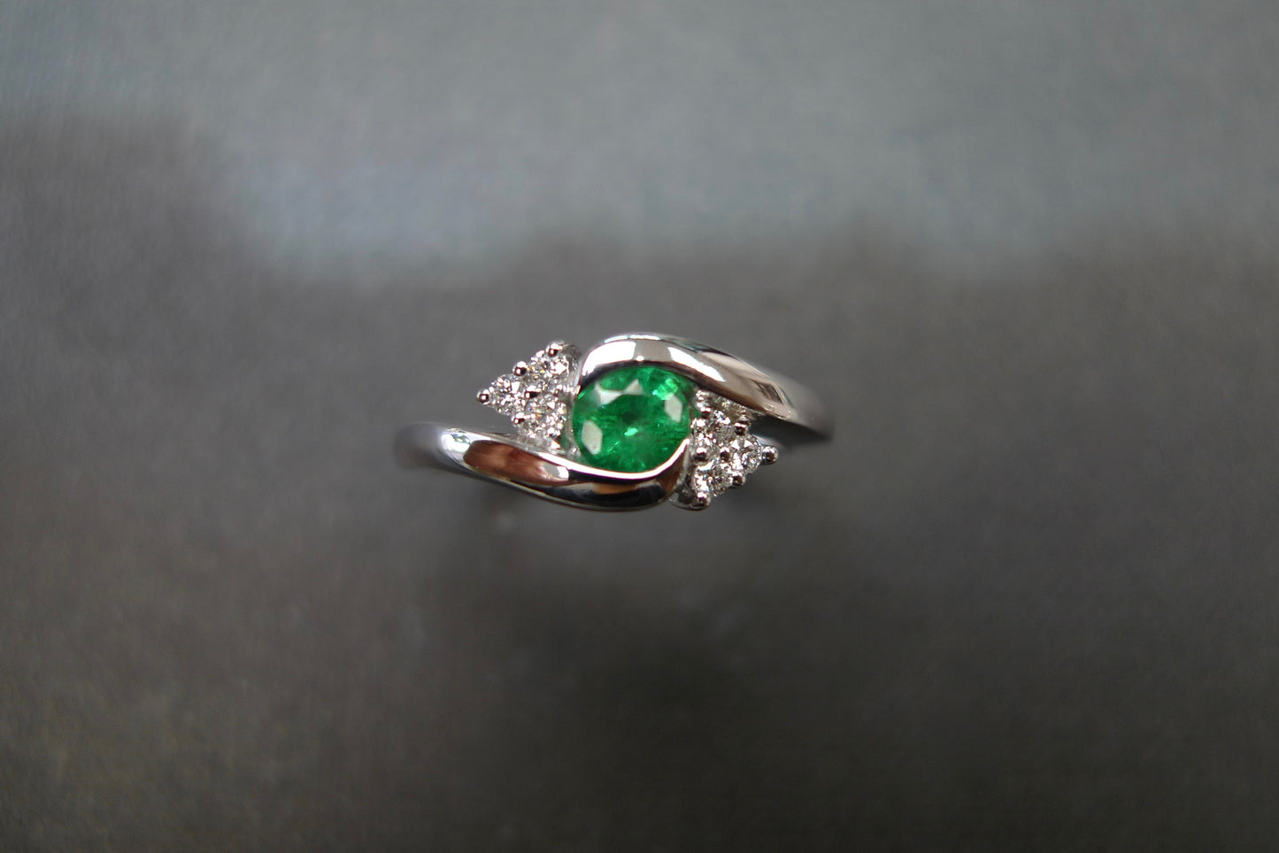 Emerald & Diamond Twist Ring in 14K White Gold - HN JEWELRY