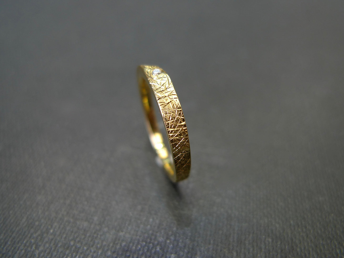 Hand Carved Diamond Wedding Ring in 18K Yellow Gold - HN JEWELRY