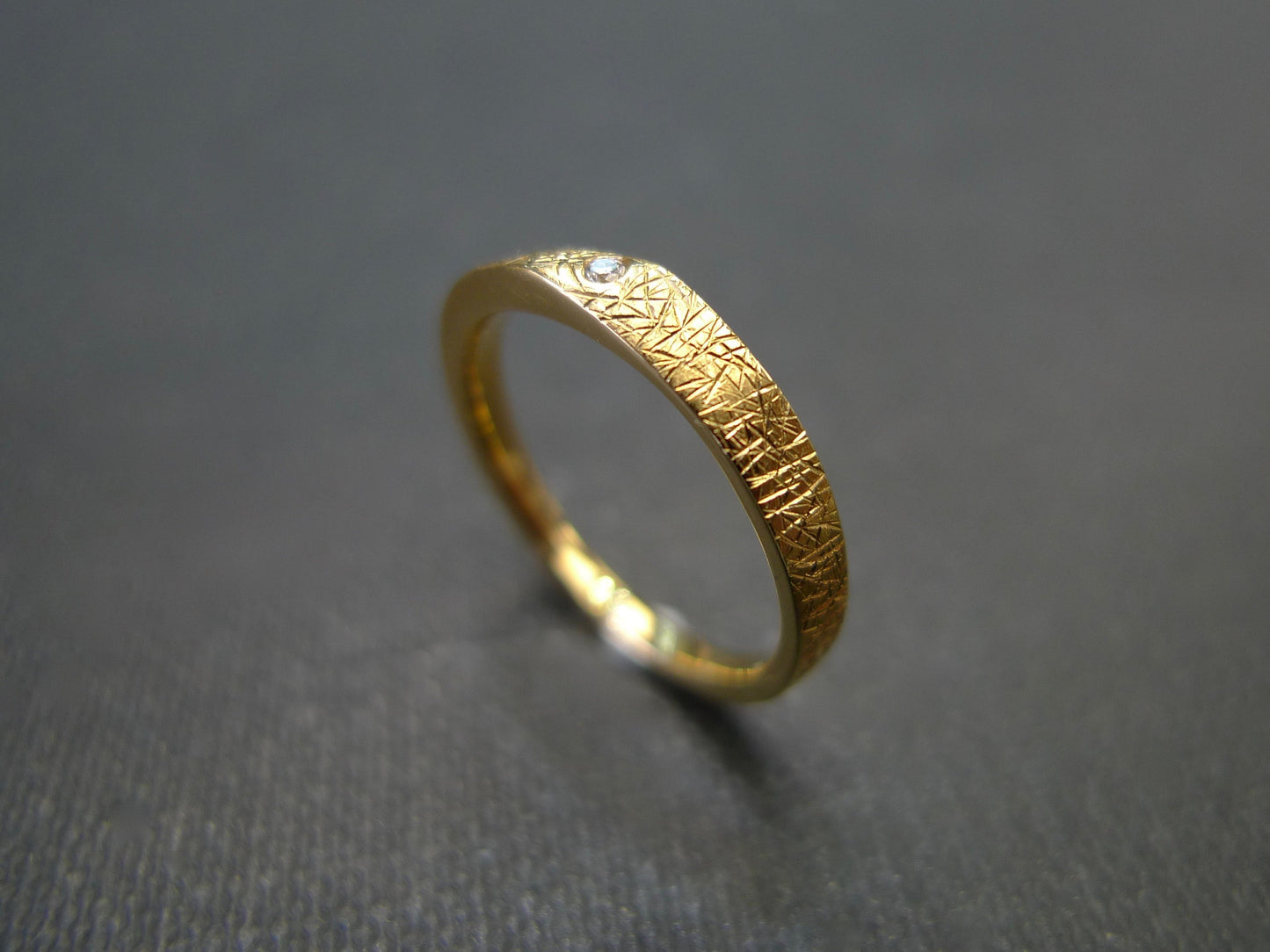 Hand Carved Diamond Wedding Ring in 18K Yellow Gold - HN JEWELRY