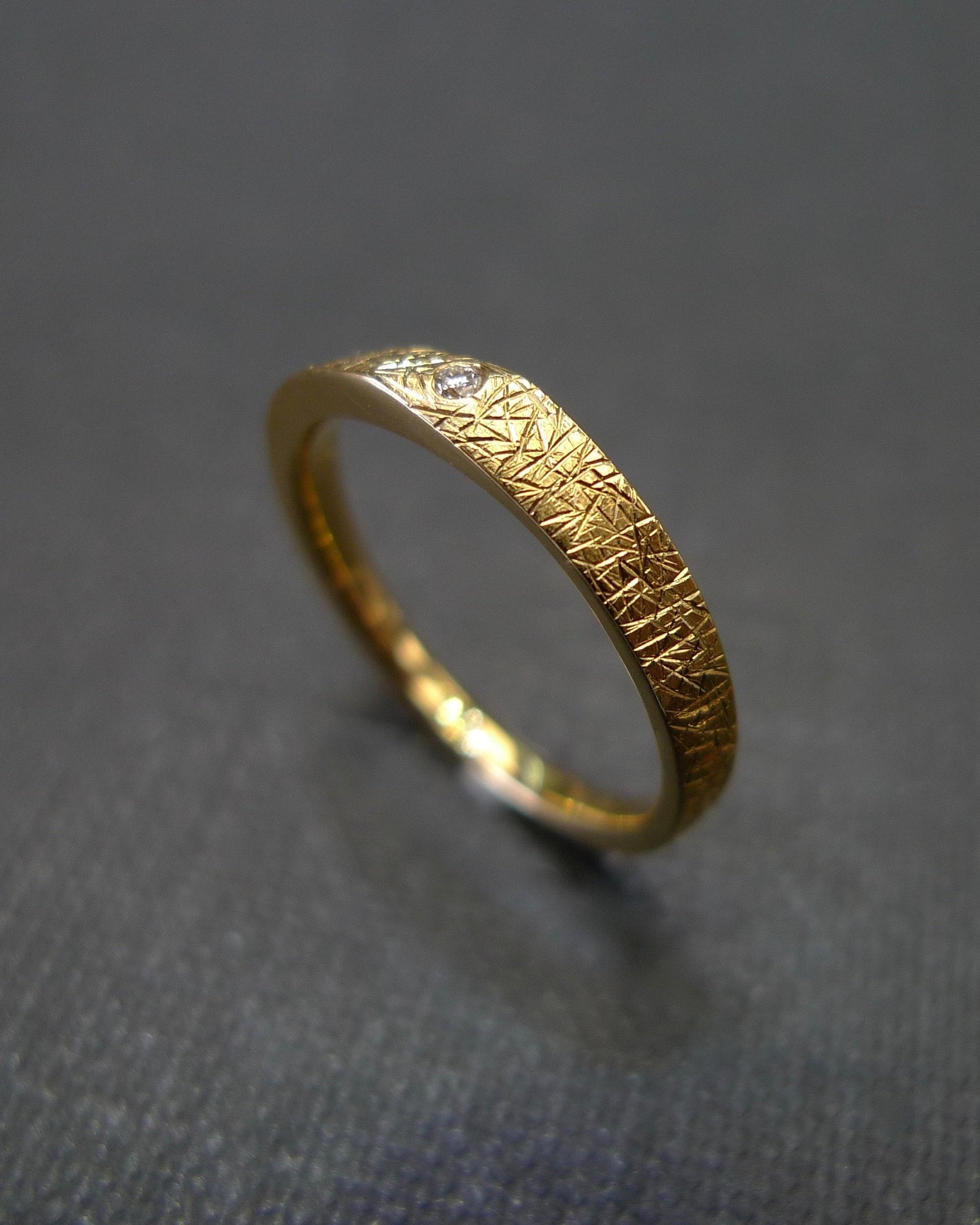 Hand Carved Diamond Wedding Ring in 18K Yellow Gold - HN JEWELRY