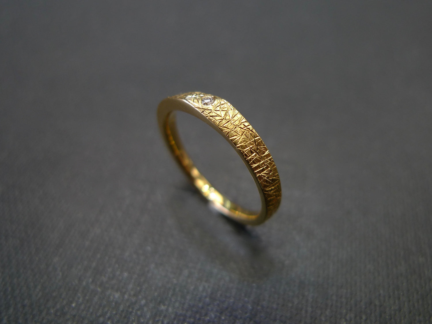 Hand Carved Diamond Wedding Ring in 18K Yellow Gold - HN JEWELRY