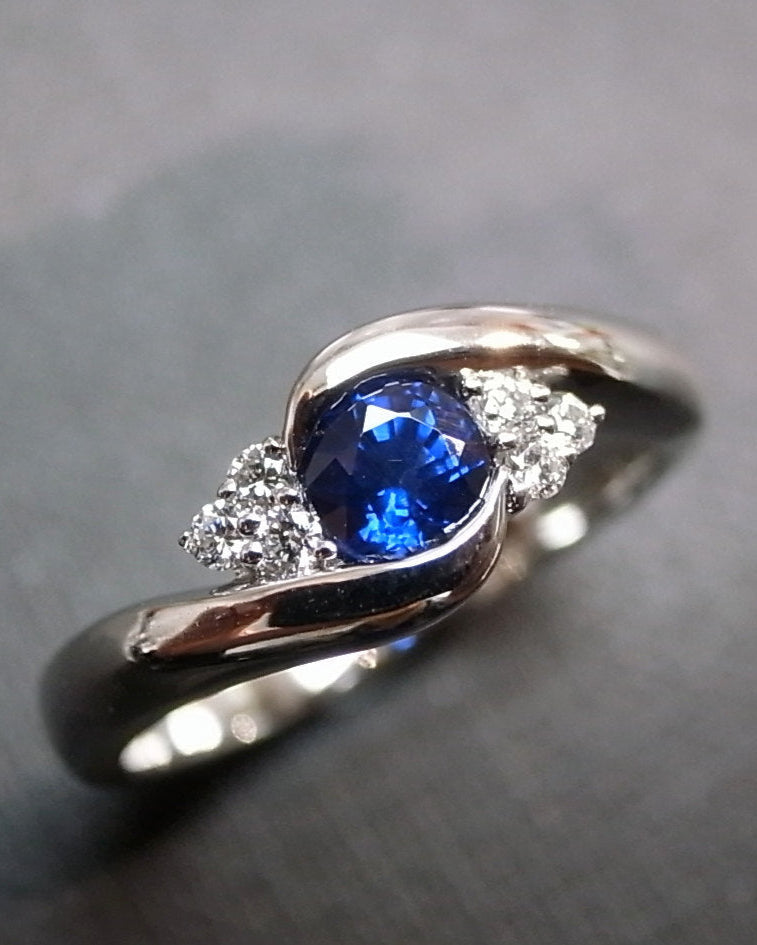 Blue Sapphire & Diamond Twist Ring in 18K White Gold - HN JEWELRY