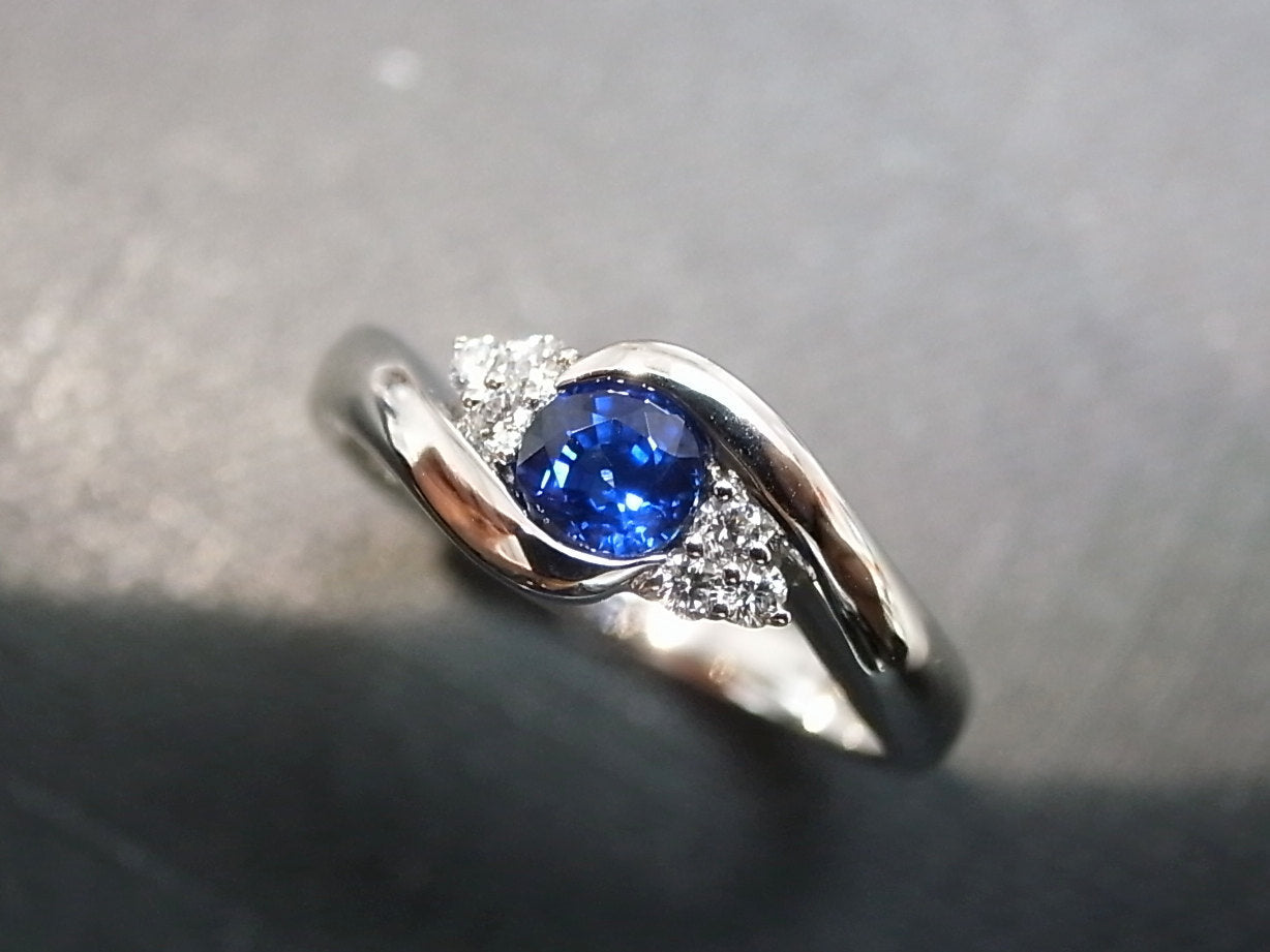 Blue Sapphire & Diamond Twist Ring in 18K White Gold - HN JEWELRY