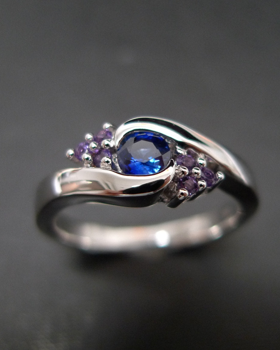 Blue Sapphire and Amethyst Twist Ring in 18K White Gold - HN JEWELRY
