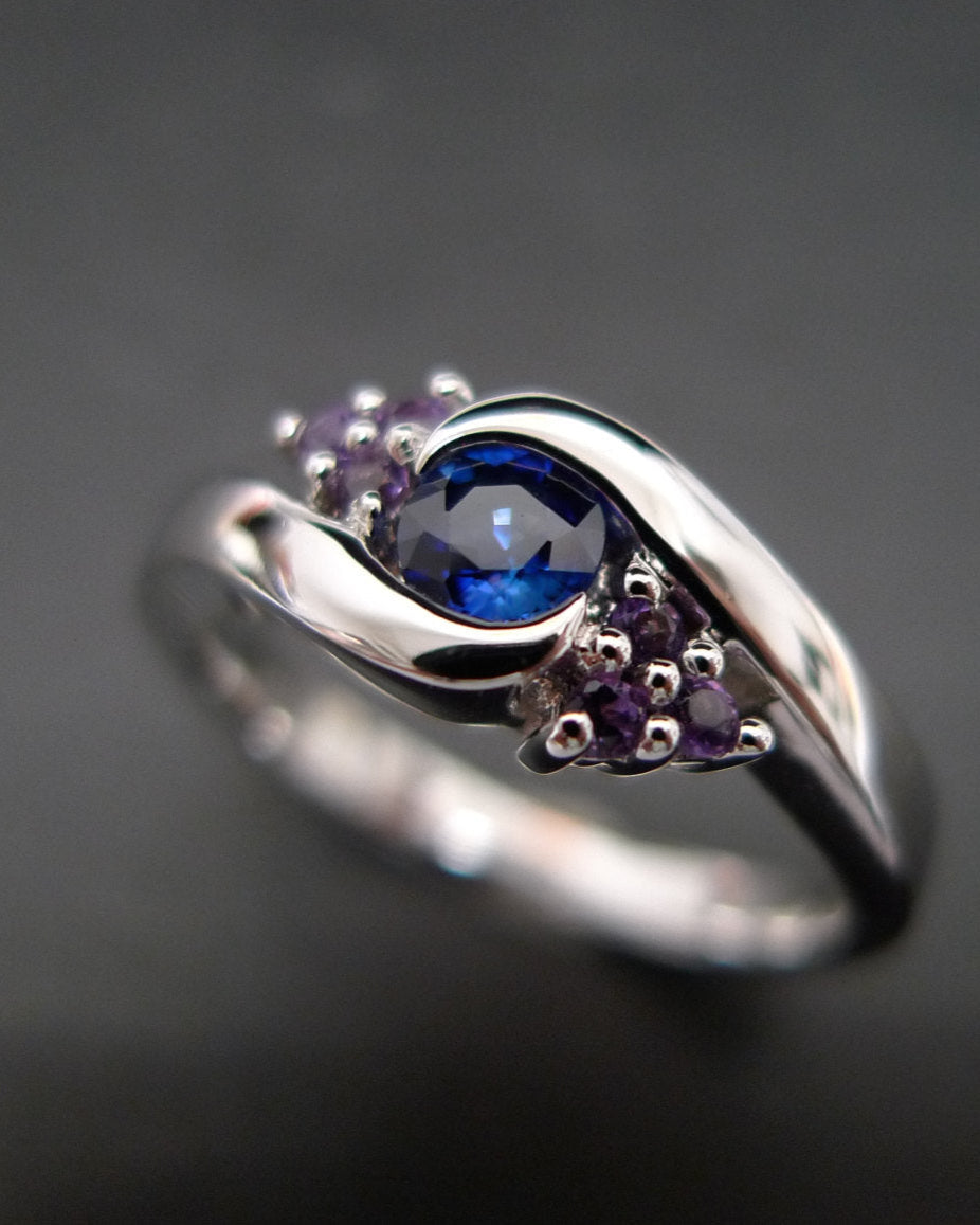 Blue Sapphire and Amethyst Twist Ring in 18K White Gold - HN JEWELRY